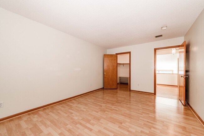 Building Photo - 705 Lake Ave