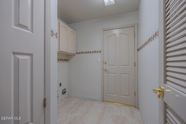 Building Photo - 2066 Paseo Del Prado Dr