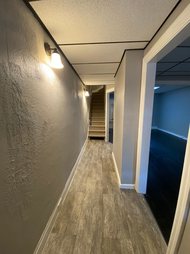 Building Photo - 3 Bdrm, 1.5 Bath