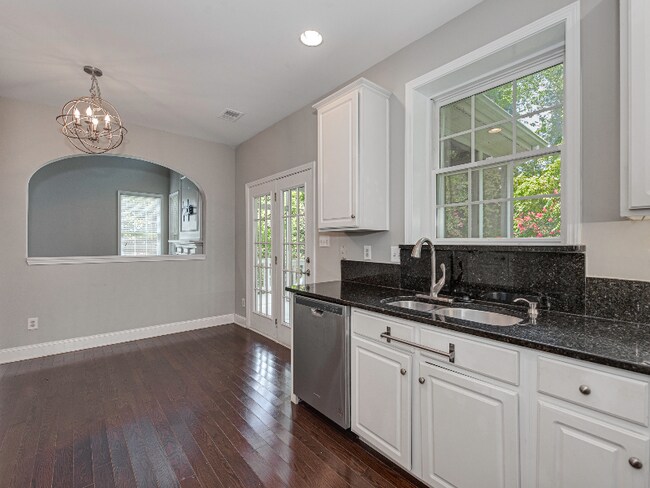 Building Photo - 2124 Sablewood Dr