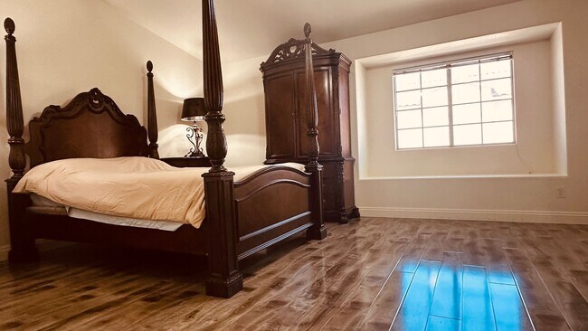 Building Photo - Furnished 3 Bedroom Home in Gated Community