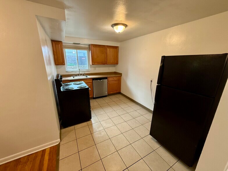 Building Photo - 230 Clairmont Ave