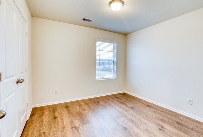 Building Photo - 399 Magnolia Ln