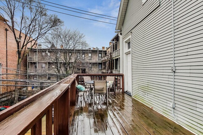 Building Photo - 1214 W Wrightwood Ave