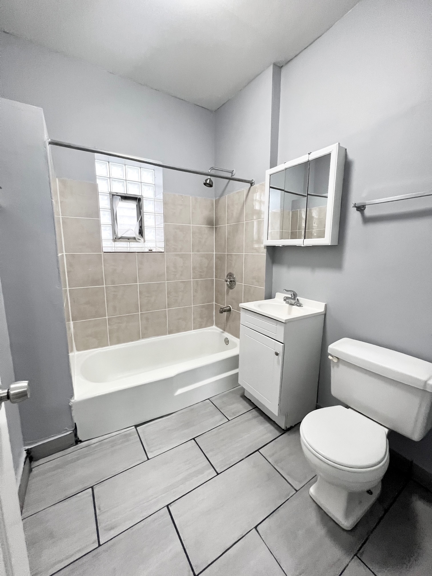 Building Photo - 2102 W 37th St