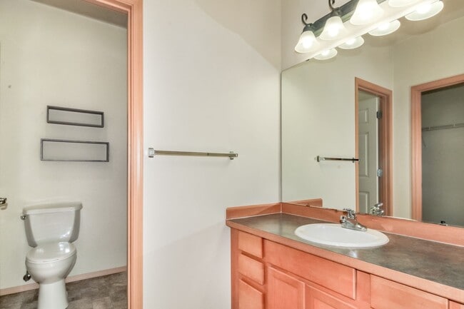 Building Photo - 2-Bedroom DuPont Condo with New Interior Paint and Carpet