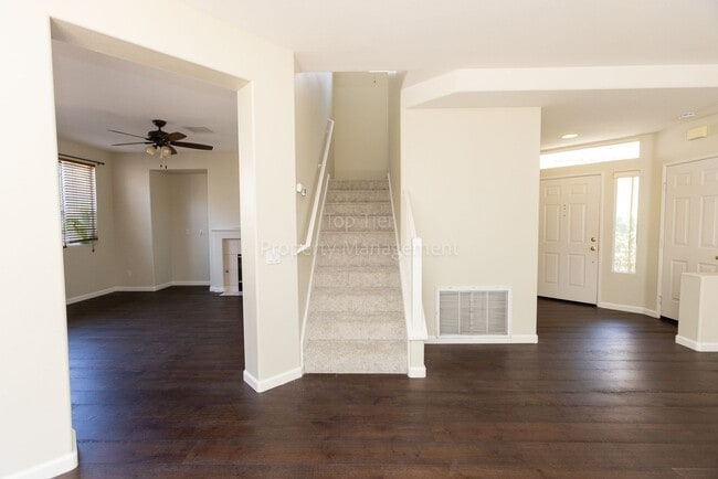 Building Photo - Beautiful home in Sunset Glen with 4 bedrooms 2.5 bath, 1726 Sq Ft available NOW