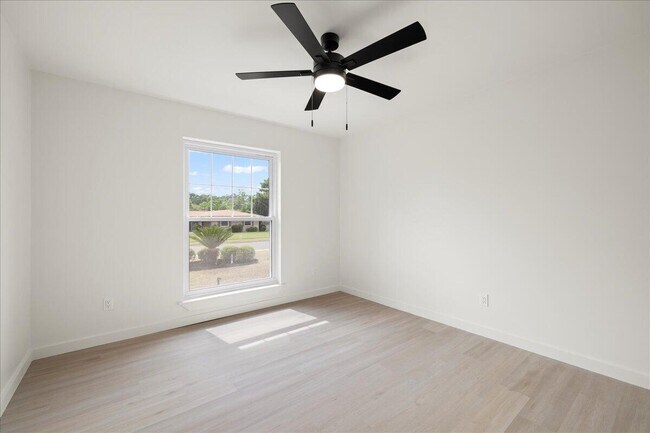 Building Photo - 403 Cheyenne Cir