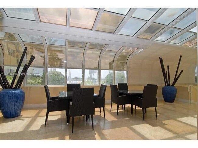 Building Photo - 6917 Collins Ave