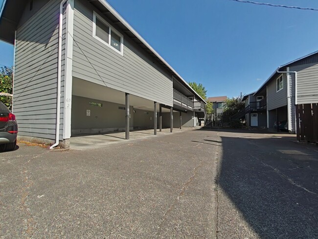 Primary Photo - 1 Bedroom Apartment ~ Close to Campus ~ Sm...