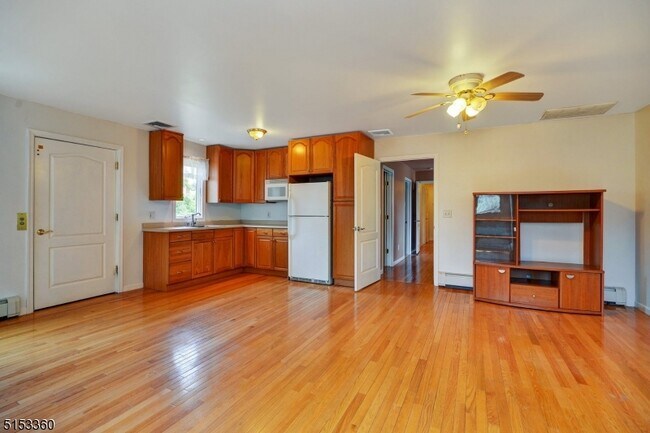 Building Photo - 250 W Midland Ave