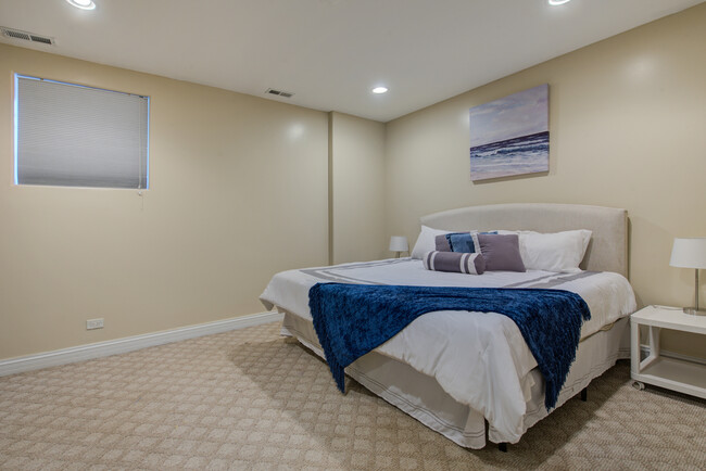 Building Photo - 5001 S King Dr
