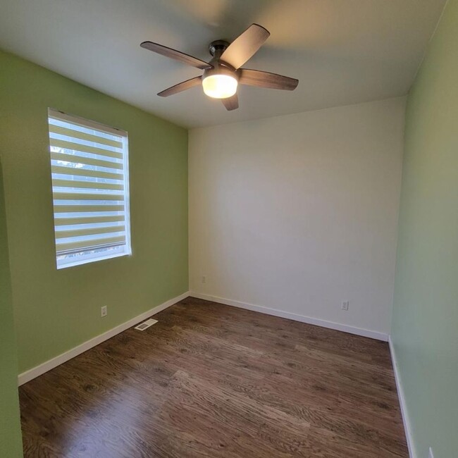 Building Photo - 4 Bedroom plus den, Lacey/Meridian Campus ...