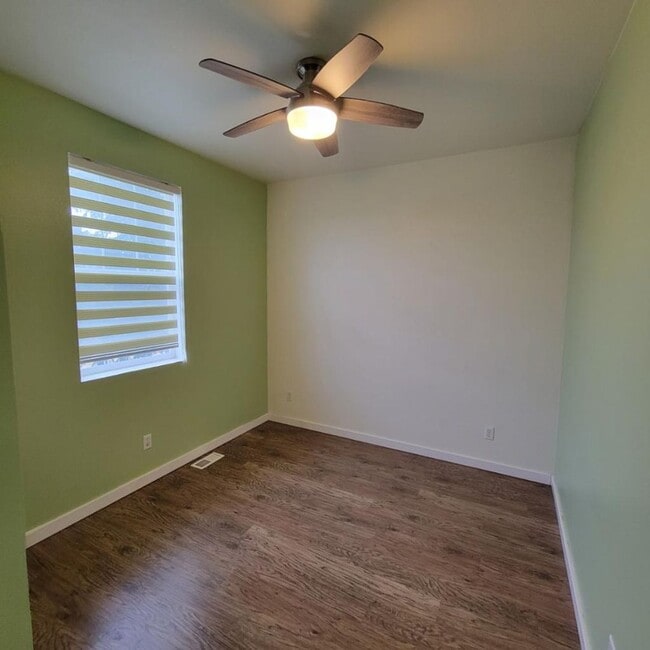 Building Photo - 4 Bedroom plus den, Lacey/Meridian Campus Home for Rent