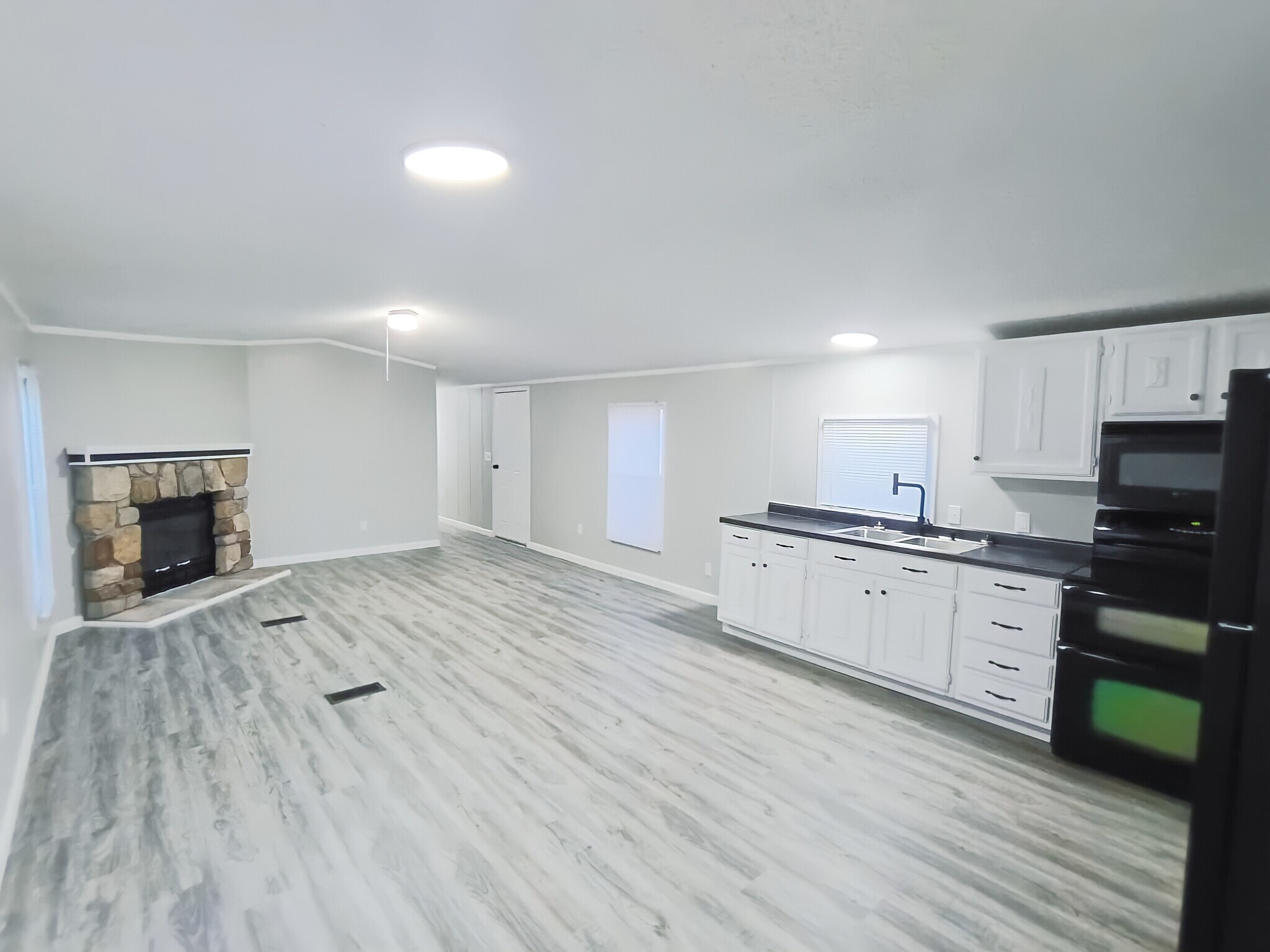 Building Photo - 64 Deerwood Park