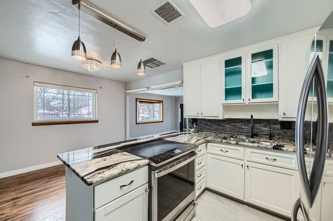 Building Photo - 9300 Ellen Ct