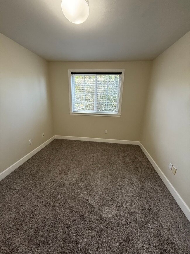 Building Photo - Charming No-Stairs Rambler – Move-In Ready...
