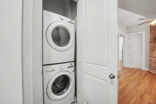 Building Photo - 311 W 39th St