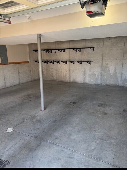 Building Photo - 544 N Old Mill Rd