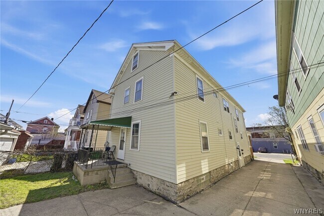 Building Photo - 226 Tacoma Ave