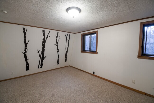 Building Photo - 44 Glen Torr