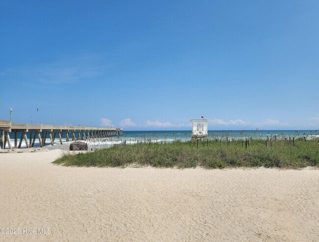 Building Photo - The Tides