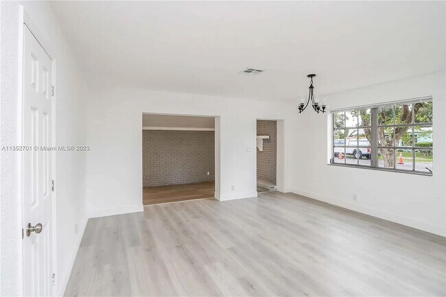 Building Photo - 4421 NW 34th Ct