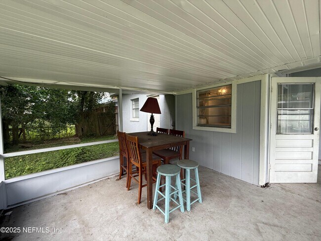 Building Photo - 1909 Layton Rd