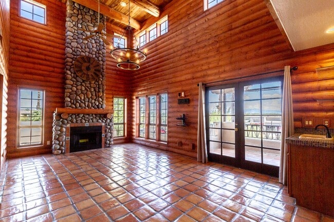 Building Photo - Fountain Hills 3 bedroom condo with Amazing Views of Four Peaks & Fountain