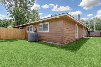 Building Photo - 5403 Diane Ct