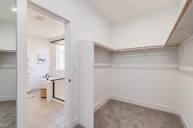 Building Photo - 10431 Arnado St