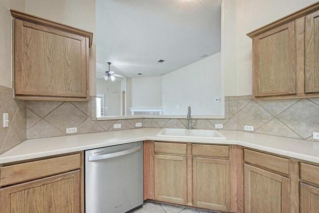 Building Photo - 18613 White Water Cove