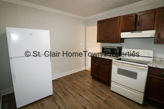 Building Photo - One level Home Close to Town