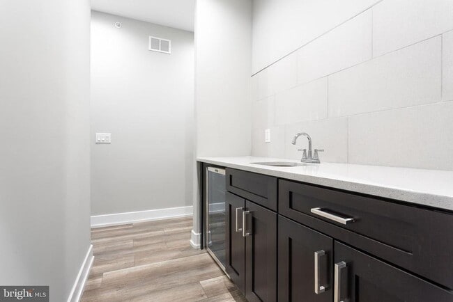 Building Photo - 1640 Edgley St