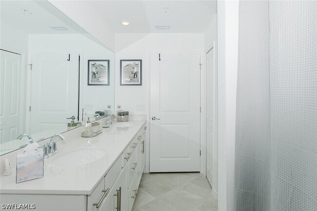 Building Photo - 15835 Green Acres Avenue Unit 3311