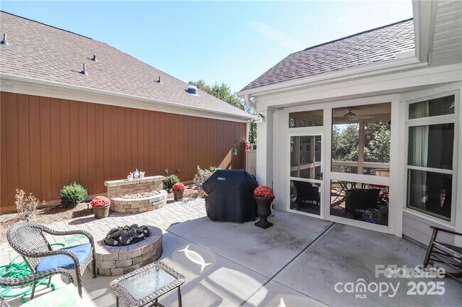 Building Photo - 115 Brawley Point Cir