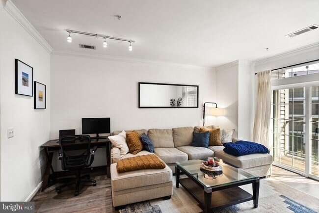 Building Photo - 2465 Army Navy Dr