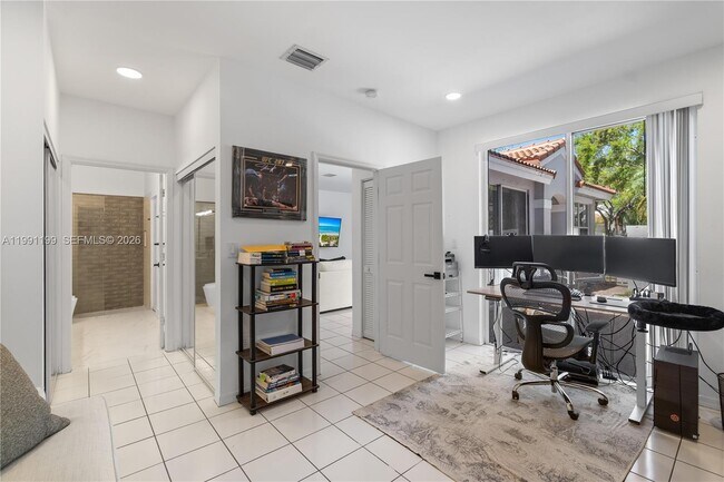 Building Photo - 1120 Canella Ln