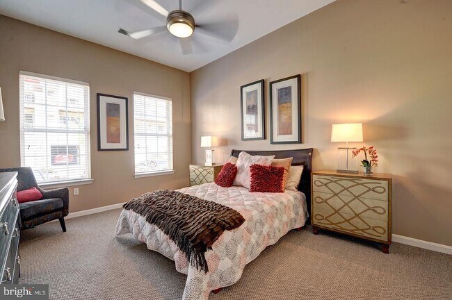 Building Photo - 4951 Brenman Park Dr