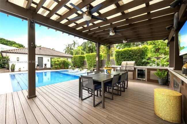 Building Photo - 9465 NW 52nd Doral Ln