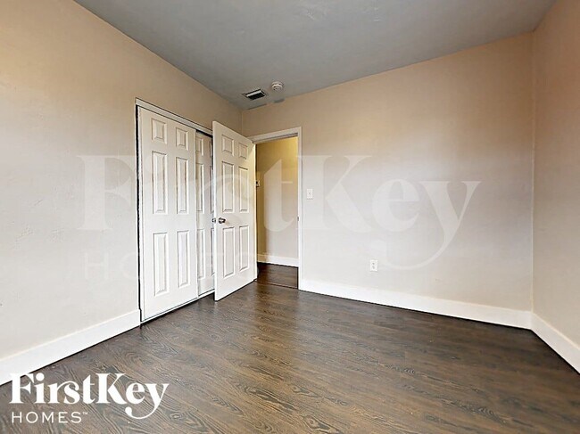 Building Photo - 1315 NE 203rd St