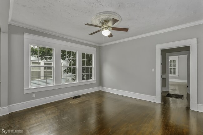 Building Photo - 409 Forest