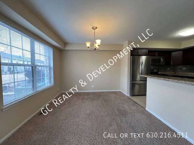 Building Photo - ** 3 BEDROOM / 2.5 BATH / END UNIT / SS AP...