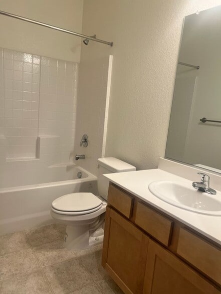 Building Photo - 741 Skyler Ct