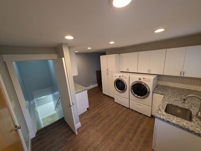 Building Photo - 6358 Mt Vernon Dr