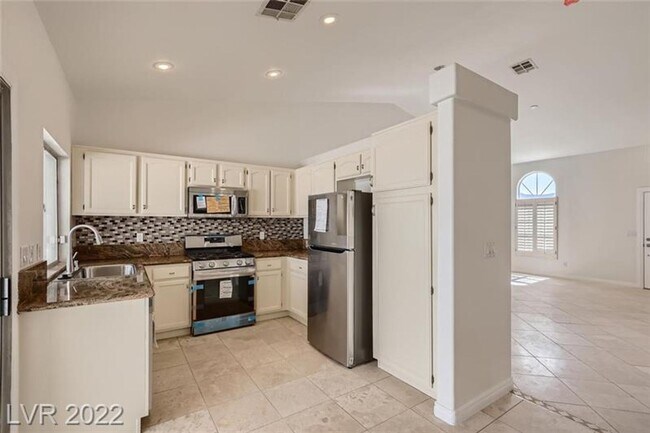 Building Photo - Charming Single-Story Home in Gated Community with Resort-Style Amenities!