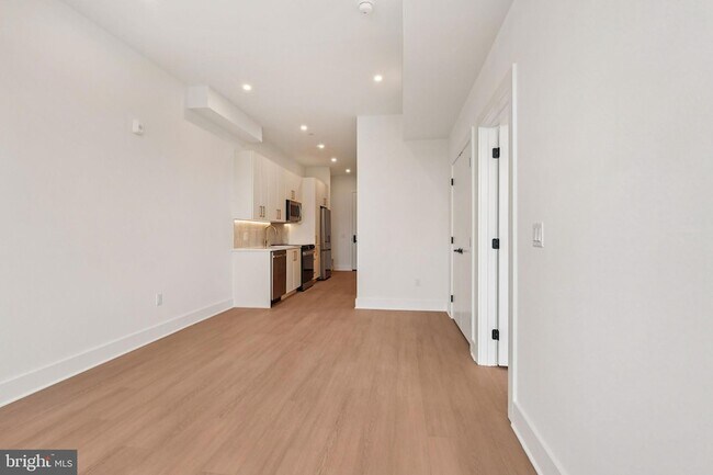 Building Photo - 30 W Allens Ln