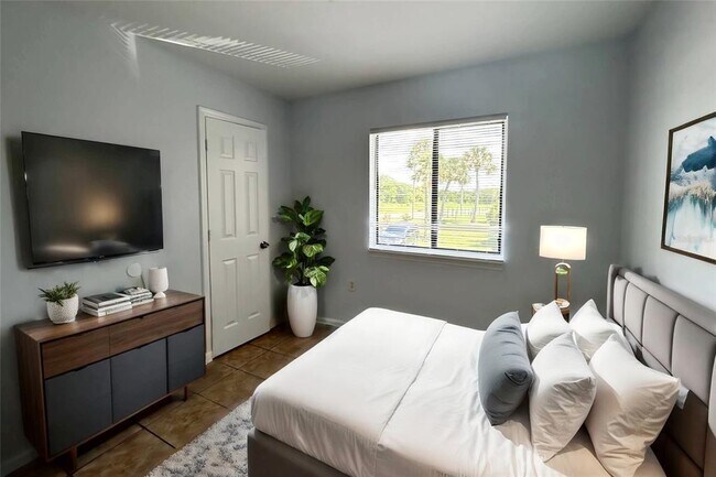 Building Photo - 1040 S Buena Vista Dr