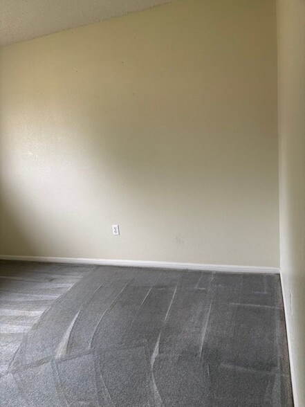 Building Photo - 105 Lariat Cir