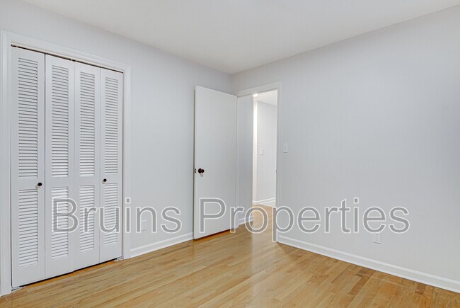 Building Photo - 805 Trenton St